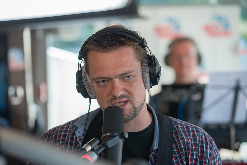 Александр Пушной – Улыбаемся и машем (#LIVE Авторадио) смотреть онлайн