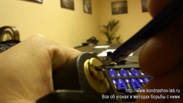 Уязвимость механических замков на капот и рулевой вал. смотреть онлайн