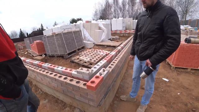 Самоизоляция и работа. строим из лего кирпича. смотреть онлайн