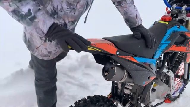 кайо ево 125/ kayo evo |Снимали зимний обзор на питбайк!! Грели руки об двигатель:) смотреть онлайн
