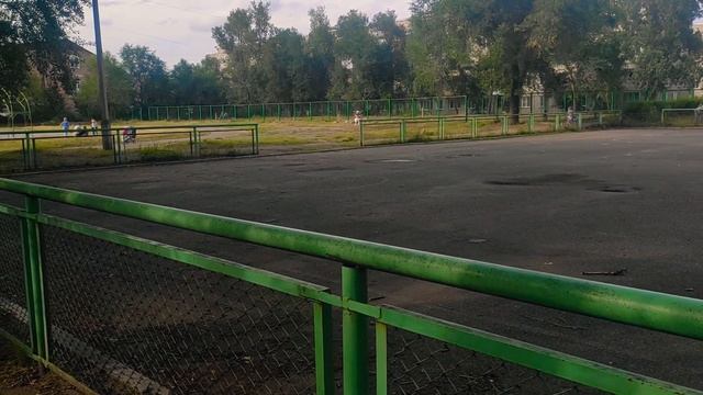 Бывший Скейт парк у 6ой школы! Сейчас просто огороженный кусок асфальта! смотреть онлайн