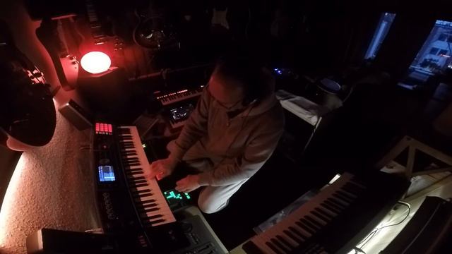 Roland FA-06 , Korg Kaossilator Pro+ смотреть онлайн