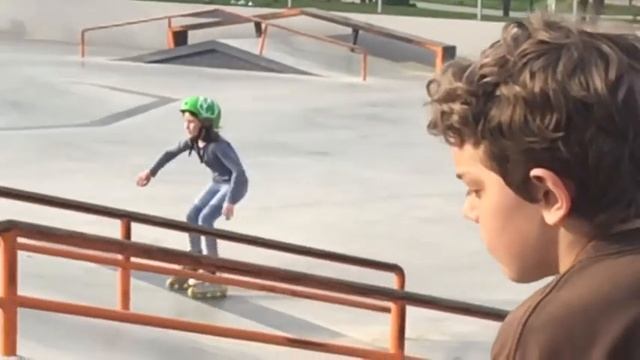 СкайтПарк - Ева освоила склоны смотреть онлайн