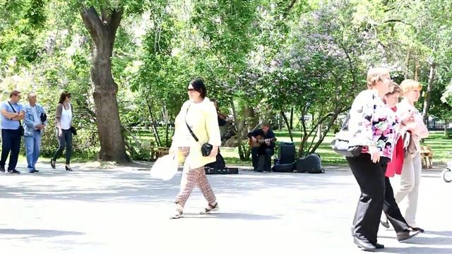 НСК. Скрипка и гитара в Первомайском сквере 8.6.2017 смотреть онлайн