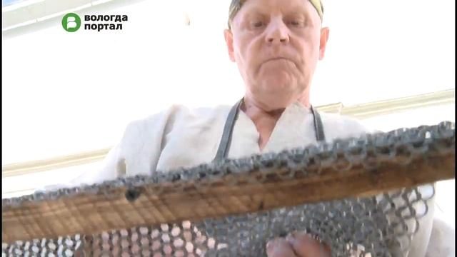 Вырезать лодку из цельного куска дерева можно в ремесленном посаде смотреть онлайн