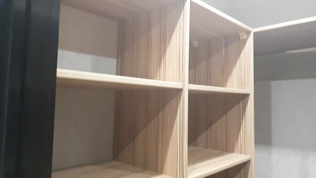 Гардеробная в квартире с бесшумной раздвижной дверью смотреть онлайн