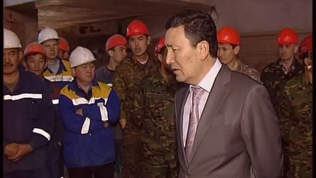 ДЕНЬ ТРУДА ПОД ЗЕМЛЕЙ смотреть онлайн