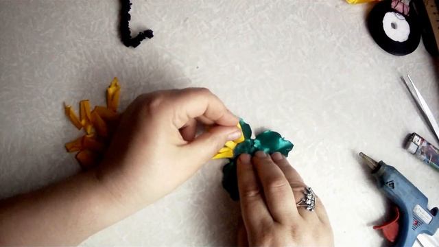 Подсолнух из лент \ Sunflower ribbons \МК\ DIY смотреть онлайн