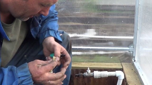 Завели воду в теплицу смотреть онлайн