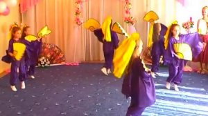 китайский танец с веерами и драконом. Мартынова Людмила