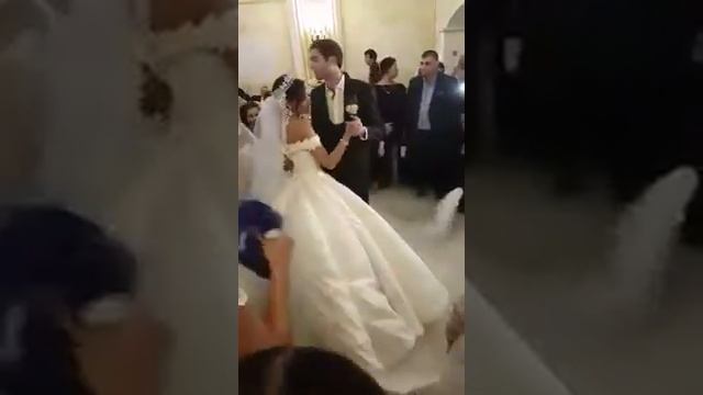 Брат поёт для старшей сестры на свадьбе смотреть онлайн