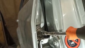 Как снять дверь на Форд Фьюжн за три минуты