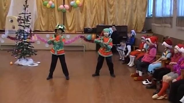 Новогодний бал. Танец скоморохов. Лошкари смотреть онлайн