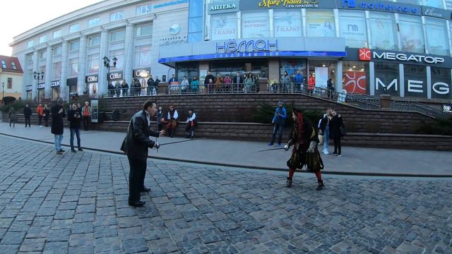 Необычное предложение руки и сердца в центре Гродно смотреть онлайн