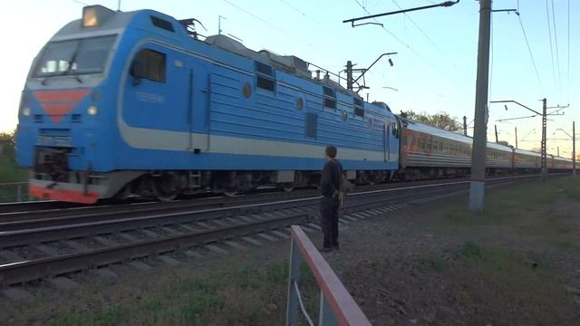 ЭП1М-562 с поездом №146 Москва — Назрань. смотреть онлайн