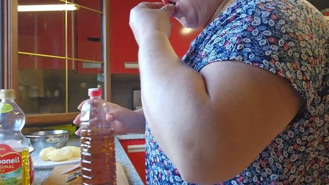 мой ХОДОВОЙ САЛАТ//рецепт от СВЕКРОВЬ//САЛАТ который побил все РЕКОРДЫ по скорости приготовления. смотреть онлайн