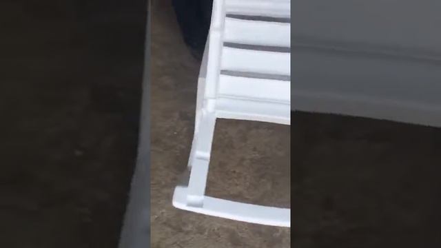 Лежак пластиковый - очень прочный смотреть онлайн