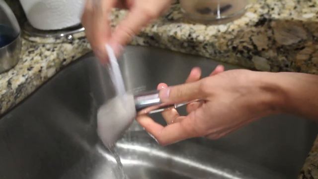 HOW TO CLEAN MAKEUP BRUSHES! смотреть онлайн