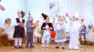 Оркестр  малышей на утреннике (ясли)