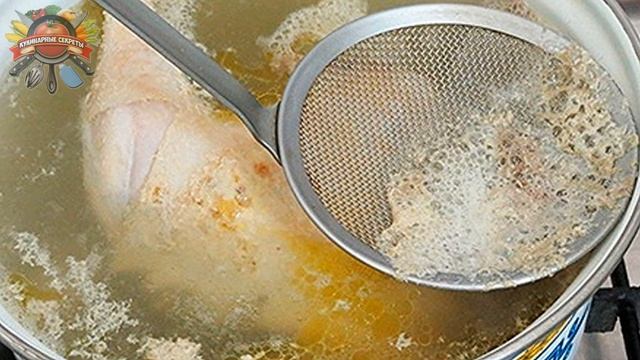 Шеф повар из Швейцарии показал как избавиться от накипи и масла на поверхности бульона! смотреть онлайн