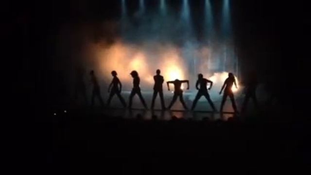 Шоу под дождем между мной и тобой смотреть онлайн