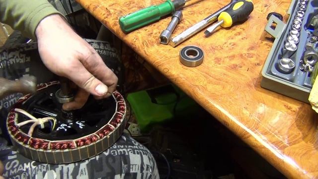 Разборка моторколеса с заклинившими ржавыми подшипниками. Своими руками смотреть онлайн