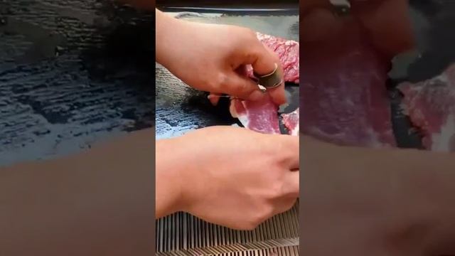 Cut super thin slices using Eruis meat slicer смотреть онлайн