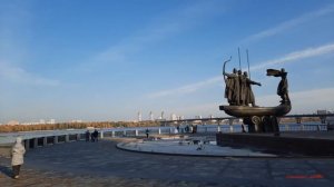 Памятник основателям Киева Кий Щек Хорив и сестра их Лыбидь Monument to the founders of Kiev