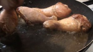 КУРИНЫЕ ГОЛЕНИ С БАКЛАЖАНАМИ И ПОМИДОРАМИ. КУРИЦА С ОВОЩАМИ