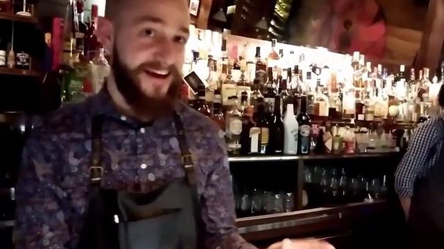 Interview avec Igor (le barman) - pour apprendre le russe - à Saint Petersbourg смотреть онлайн