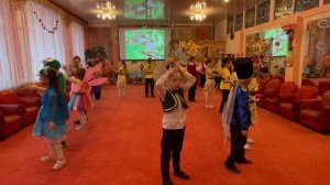 Весенний хоровод «Согрей меня, согрей»( автор: Арина Чугайкина)ю Группа №7 "Светлячки"