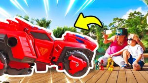 Маша Капуки и Карл нашли роботов Диностер! Открываем игрушки из мультиков! Что умеет Раптор Трон?