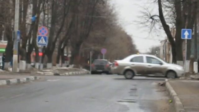 водитель лады приоры прёт по встречке по дороге с односторонним движением смотреть онлайн