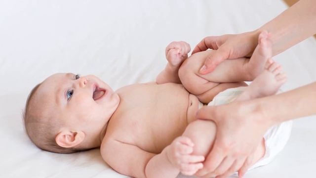 НЕ ДЕЛАЙ ТАК С НОВОРОЖДЕННЫМ РЕБЕНКОМ | 10 опасных вещей которые все мамы делают с новорожденными смотреть онлайн