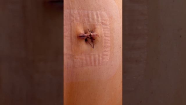 Купаться еще нельзя, а салфетками эта оранжевая штука не смывается … Как будто бронзатор ? смотреть онлайн