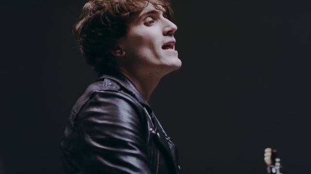 Isaac Anderson - Hanging Up (Official Music Video) смотреть онлайн