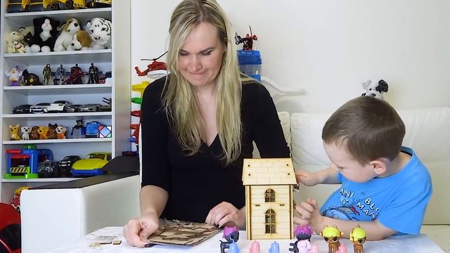 Собираем домик для ЛОЛ питомцы make a Doll house for L.O.L Pets surprise gold ball смотреть онлайн