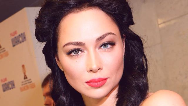 САМБУРСКАЯ объявила о начале заработка натурой: "Каждый крутится как может" смотреть онлайн