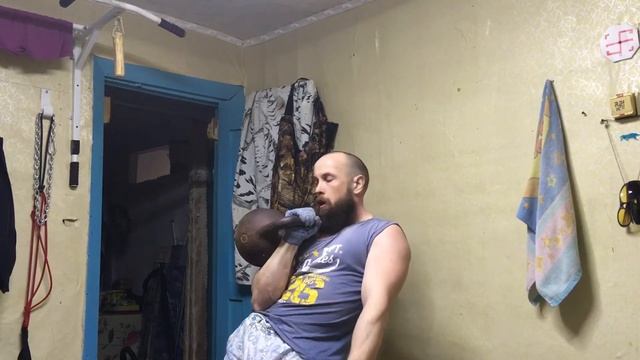 Гиря 24 кг стандарт! Не судите строго качество плохое из за травмы ноги! смотреть онлайн