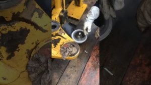 Замена втулок на экскаватор погрузчик с азотом