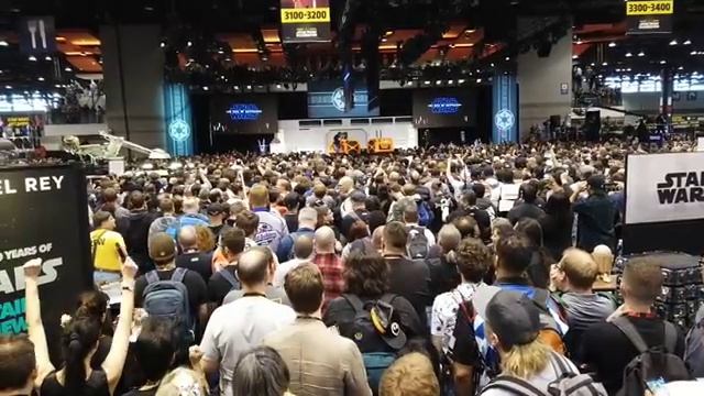Hundreds REACT LIVE to Star Wars Episode 9 Rise of Skywalker Teaser at Star Wars Celebration Chicag смотреть онлайн