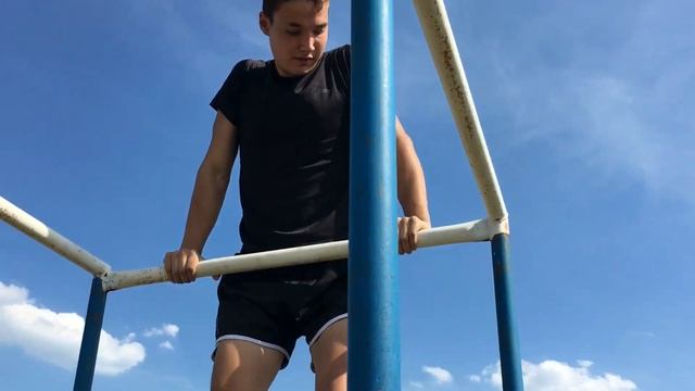 Как научиться школьнику делать выход силой на две? смотреть онлайн