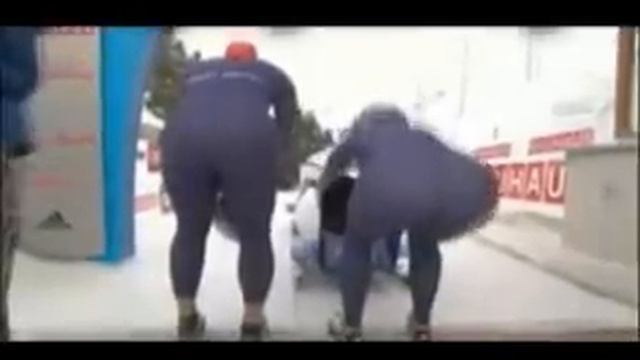 Бобслей, нежданно лопнули штаны смотреть онлайн