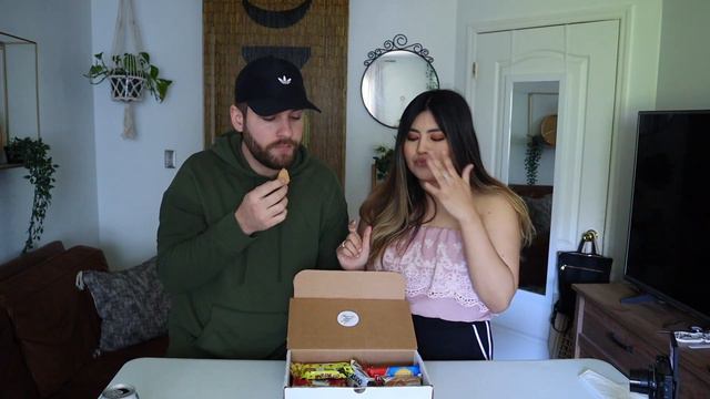 My Boyfriend Tries Peruvian Snacks for the First Time смотреть онлайн