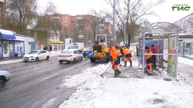 В Самаре устраняют последствия первого обильного снегопада смотреть онлайн