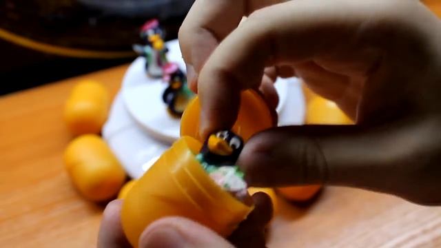 Киндер Сюрпризы Пингвины в баре 1994 года. Die Peppy Pingo Party Unboxing Kinder Surprise Eggs смотреть онлайн