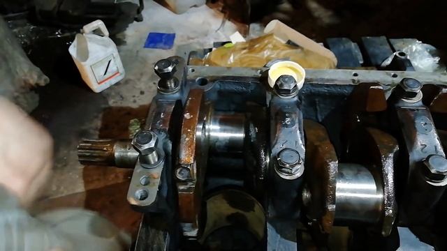 Сборка двигателя ммз д-240. Установка коленвала . смотреть онлайн