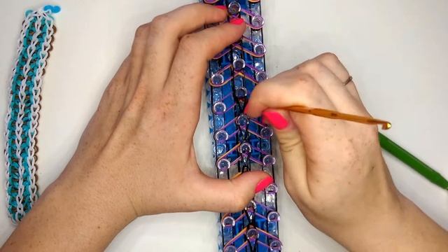 Гаваи из резинок на станке Hawaii Rainbow loom bands tutorial for kids DIY смотреть онлайн