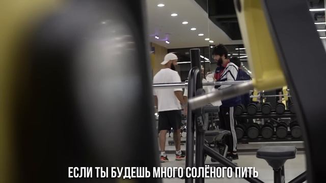 Мастер Спорта притворяется СЕЛЬСКИМ ПАРНЕМ в ЗАЛЕ #2 | ПРАНК НАД ТРЕНЕРОМ смотреть онлайн