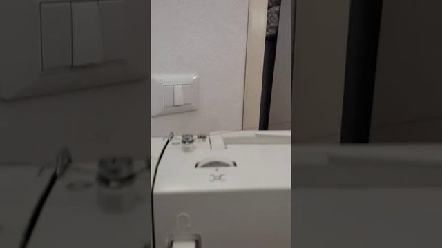 Come inserire il filo alto nella macchina da cucire смотреть онлайн